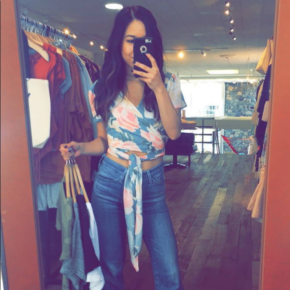 Olivaceous wrap top